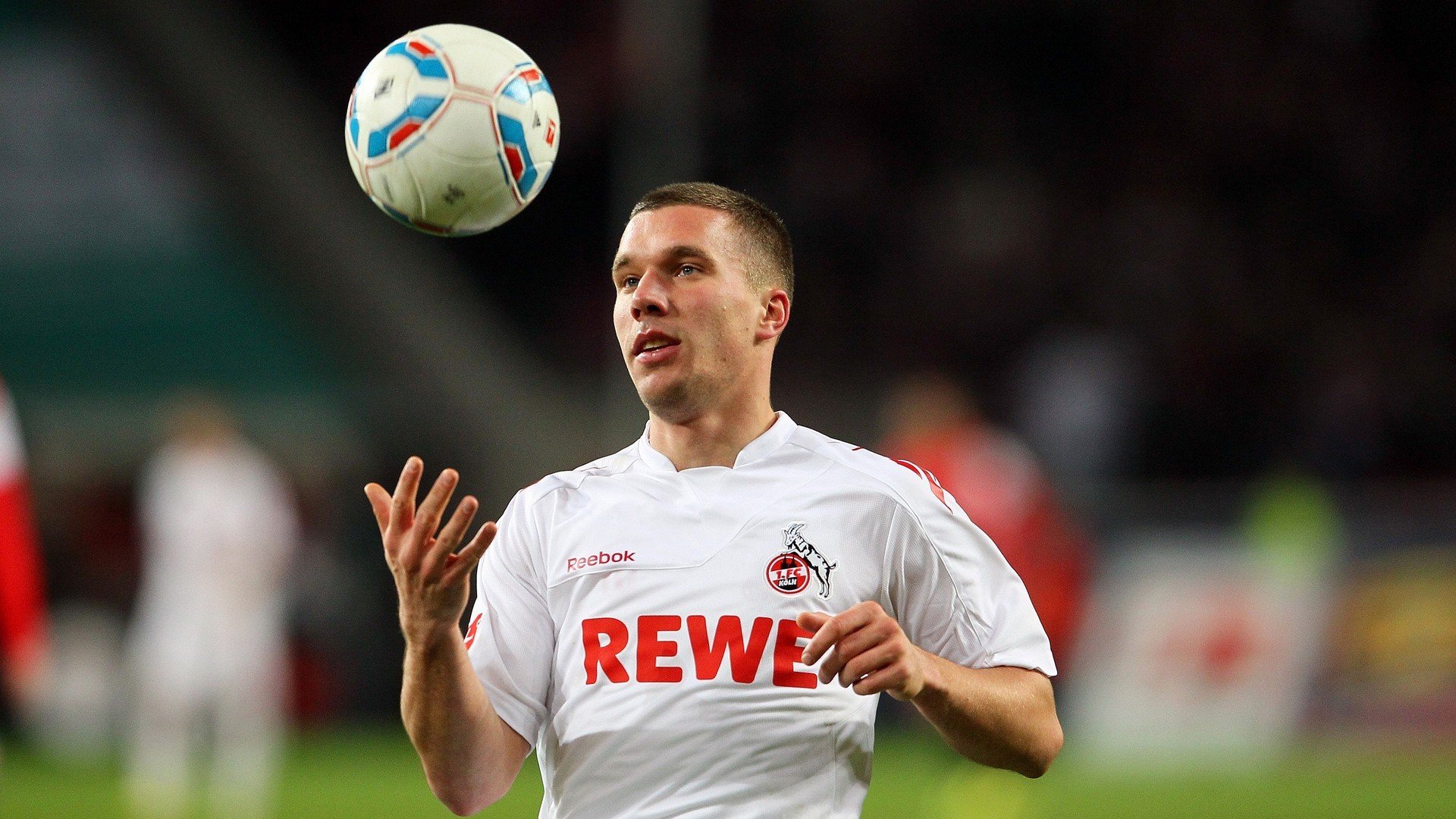 萨拉赫迎来七赛季出色发挥，德国队观众热烈欢呼！比赛高潮迭起