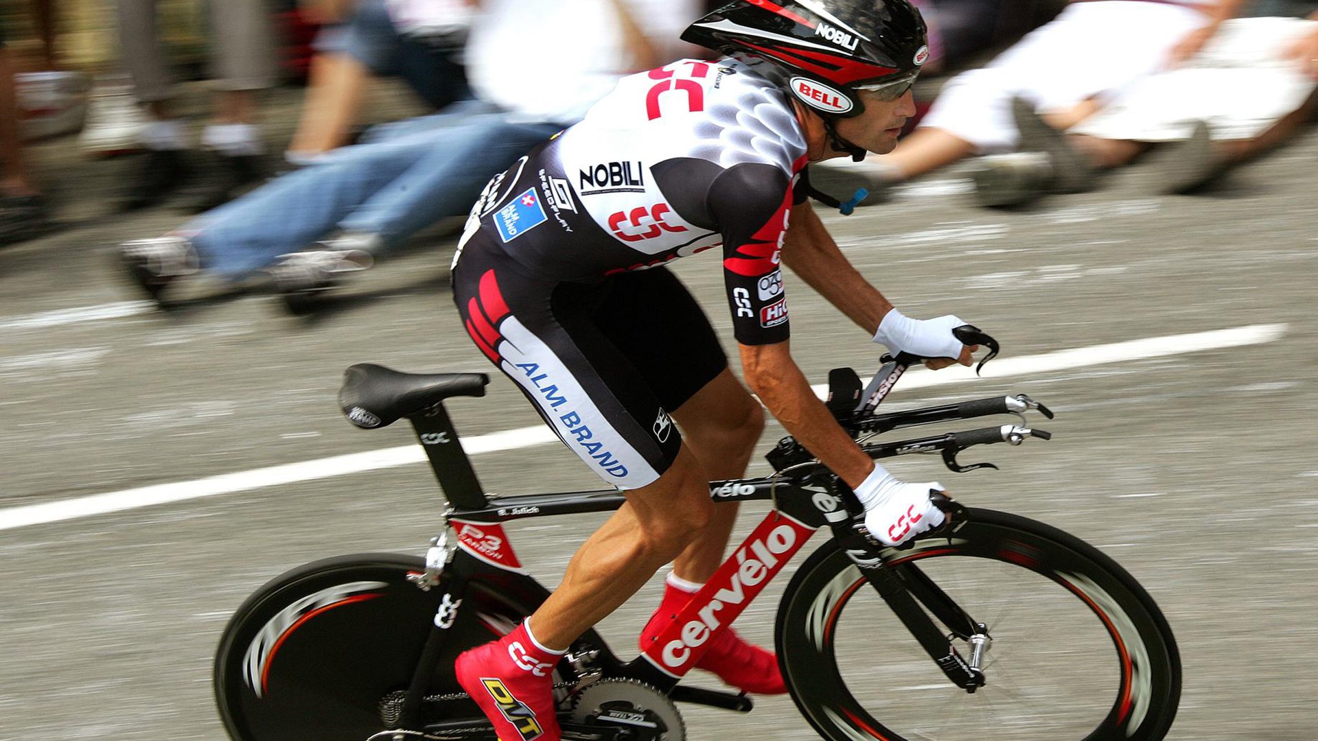 排球赛场焦点！日本队对阵巴西队，强强对话引爆全球球迷关注