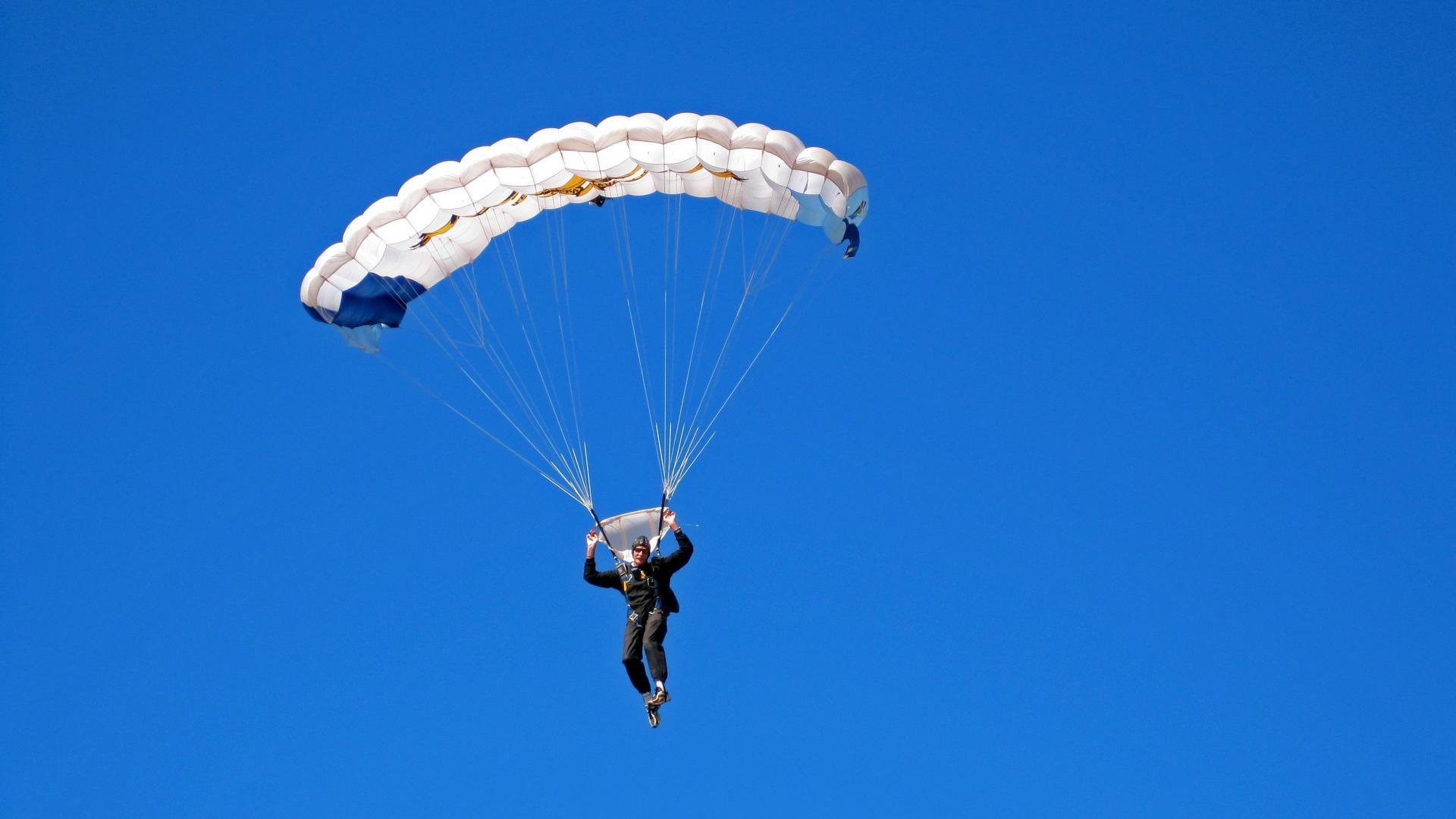 杜兰特在塞尔维亚队比赛中绝杀，爆冷引发热议！